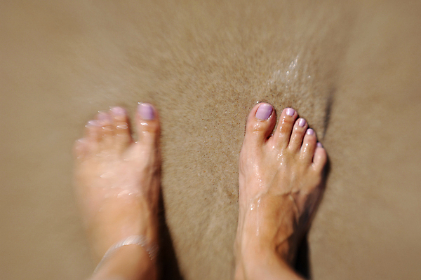 포토 JPG 해외이미지 모래 바다 분홍색 이동 발 사람없음 물 흐름 그리기 손톱 발가락 해외포토 자연요소 손 컬러 컨셉 모션 신체부위 파일형식 이미지허브