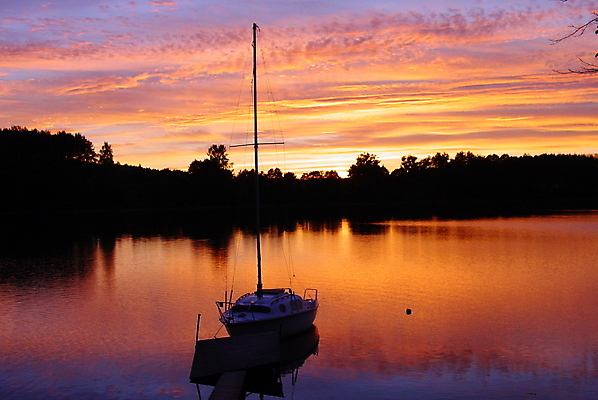 포토 JPG 해외이미지 호수 요트 오렌지 항해 사람없음 빨간색 물 보라색 일몰 보트 황무지 숲 해외포토 자연요소 컬러 배_교통 과일 노을 파일형식 이미지허브
