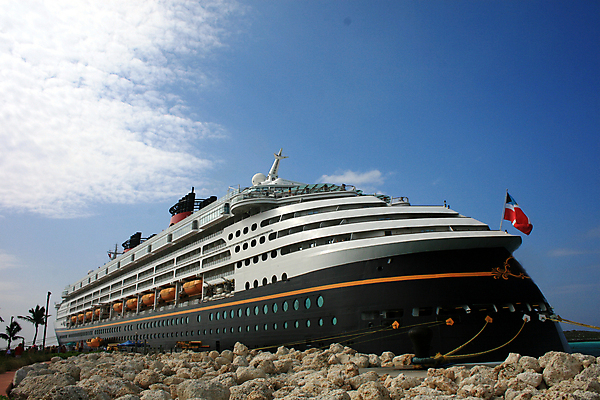 포토 JPG 해외이미지 지구 바다 섬 여행 창문 항해 사람없음 물 세계 탐험 보트 나침반 크루즈 방향 함선 선원 암초 경도 지리 해외포토 자연요소 배_교통 파일형식 이미지허브