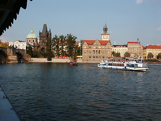 포토 JPG 해외이미지 건축양식 교통시설 하늘 지붕 거리 사람없음 목재 강 탑 하이킹 도시 보트 역사 시계탑 프라하 해외포토 나무 건축물 건축 교통 배_교통 재료 레저 시설 체코 파일형식 이미지허브