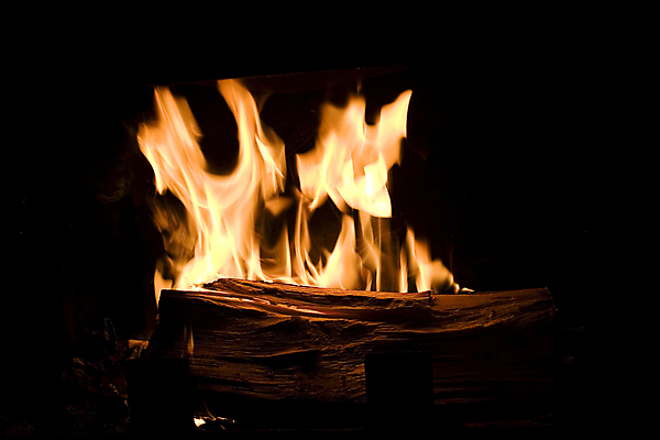 포토 JPG 해외이미지 겨울 불 주택 따뜻함 사람없음 목재 시작 벽난로 난방 화상 해외포토 자연요소 나무 계절 재료 건물 상처 파일형식 이미지허브