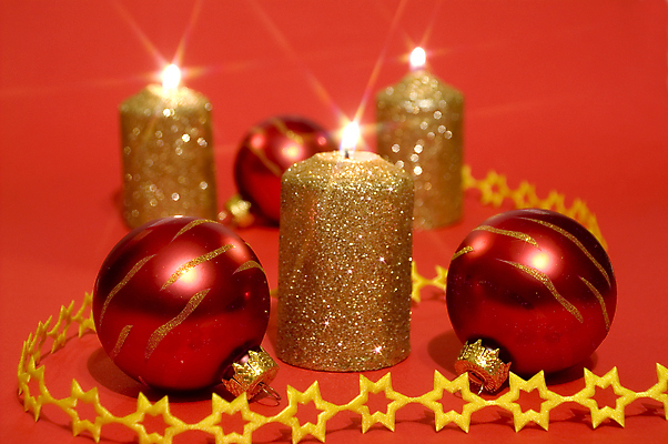 포토 JPG 해외이미지 별 리본 크리스마스 공 유리 불 휴가 사람없음 장식 빨간색 반사 노란색 거품 황금 장면 해외포토 자연요소 기념일 컬러 재질 파일형식 이미지허브