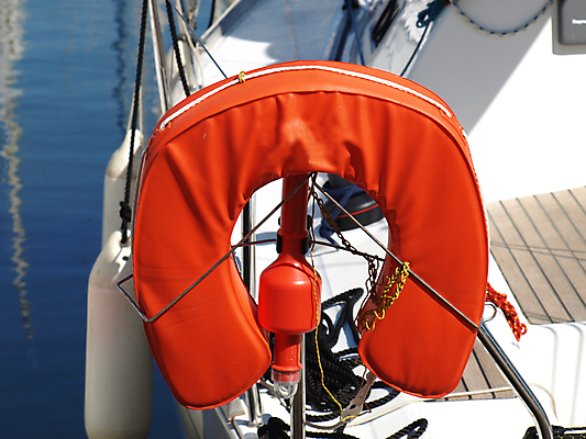 포토 JPG 해외이미지 바다 요트 오렌지 항해 경비 안전 사람없음 빨간색 물 반지 보트 구출 보호 크루즈 플라스틱 홍수 싱크대 함선 선원 부표 뱃놀이 안전요원 헬프 해외포토 자연요소 컬러 컨셉 배_교통 과일 장신구 재질 전통놀이 도움 자연재해 개수대 파일형식 이미지허브