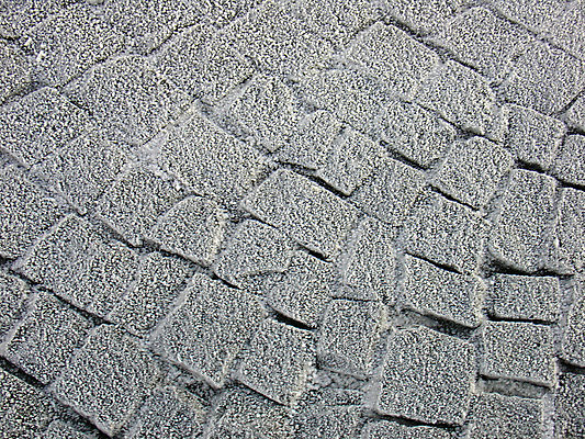 포토 JPG 해외이미지 도로 백그라운드 겨울 포장 벽돌 거리 사람없음 얼음 추위 백발 조약돌 바위 흰색 보행로 은색 서리 화강암 해외포토 자연요소 헤어스타일 계절 길 컬러 교통시설 암석 돌_바위 파일형식 이미지허브