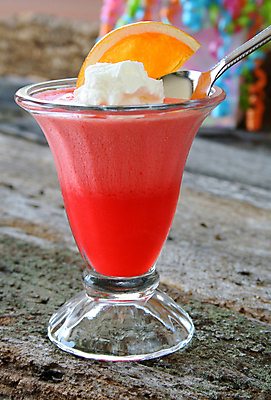 포토 JPG 해외이미지 접시 음식 분홍색 조각 오렌지 과일 유리 딸기 디저트 사람없음 빨간색 숟가락 추위 달콤 크림 토핑 점심식사 맛있는 해외포토 식기 컬러 재질 수저 식사 맛 파일형식 이미지허브