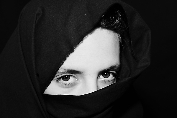 포토 JPG 해외이미지 여자 감정 종교 문화 얼굴 포즈 통신 가면 한명 사람 이벤트 성인 뷰티 갈색 유행 목도리 덮개 표현 베일 숨김 아프가니스탄 이란 차별 스타일 하렘 해외포토 1 잡화 컬러 컨셉 중동 신체부위 뚜껑 파일형식 이미지허브