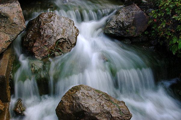 포토 JPG 해외이미지 계절 유럽 자연 사람없음 가로 초록색 물 빛 강 컬러풀 태양 갈색 환경 봄 폭포 성장 농촌 신선 개울 떨어짐 숲 조경 암초 해외포토 자연요소 나라 컬러 컨셉 시골 생태계 파일형식 이미지허브