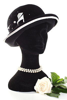 포토 JPG 해외이미지 모양 모델 1 여자 얼굴 인형 목걸이 형상 성인 사람없음 쇼핑 장미 머리 어둠 마네킹 전시회 오브젝트 싱글 시스템 고무 꼭두각시 인공 해외포토 꽃 장신구 사람 신체부위 전시 파일형식 이미지허브