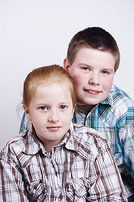 포토 JPG 해외이미지 어린이 가족 함께함 사람 소년 두명 청춘 형제 언니 남동생 해외포토 남자 컨셉 관계 자매 동생 파일형식 이미지허브