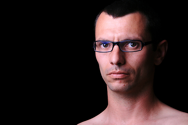 포토 JPG 해외이미지 백인 모델 라이프스타일 응시 남자 안경 얼굴 백그라운드 비즈니스 사업가 성공 한명 미소 사람 유행 검은색 비즈니스맨 자신감 비전 고립 스타일 해외포토 서양인 직업 1 시선 잡화 감정 컬러 컨셉 표정 생활 신체부위 직장인 파일형식 이미지허브