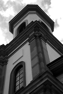 포토 JPG 해외이미지 건축양식 창문 유리 하늘 부동산 벽돌 아파트 돌담 흑백 사람없음 건물 세로 사무실 탑 글로벌비즈니스 고층빌딩 도시 작업장 고급 도심 큼 스위스 아치 정사각형 시멘트 직사각형 스카이라인 대여 대칭 해외포토 도형 건축물 건축 유럽 산업 컨셉 비즈니스 재질 주택 촬영기법 빌딩 담장 글로벌 돌_바위 재산 크기 파일형식 이미지허브