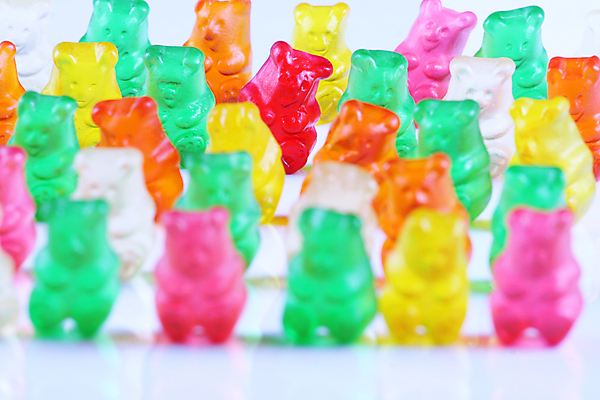 포토 JPG 해외이미지 동물 선 음식 오렌지 놀이 사탕 사람없음 빨간색 초록색 노란색 흰색 투명 달콤 맛 배열 젤리 고무 고립 줄서기 맛있는 해외포토 컬러 컨셉 과일 모션 디저트 파일형식 이미지허브