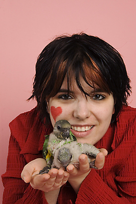 포토 JPG 해외이미지 동물 여자 분홍색 포유류 자연 발렌타인데이 사랑 한명 사람 빨간색 초록색 귀여움 하트 아기 달콤 앵무새 2월 해외포토 모양 1 감정 컬러 컨셉 데이이벤트 조류 날짜 맛 생태계 파일형식 이미지허브