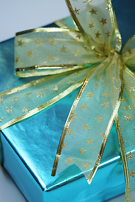 포토 JPG 해외이미지 기념일 리본 결혼 크리스마스 포장 휴가 선물 사람없음 파란색 빛 생일 황금 우아함 활 해외포토 컬러 컨셉 이벤트 파일형식 이미지허브