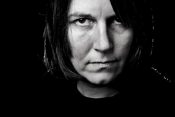 포토 JPG 해외이미지 백인 시선 여자 문화 얼굴 40대 중년 스트레스 피곤 한명 사람 성인 검은색 어둠 분노 흰색 표현 사회 주름 피부 걱정 노려봄 나쁜 옛날 우울증 노화 해외포토 서양인 1 감정 컬러 컨셉 표정 신체부위 질병 공동체 파일형식 이미지허브