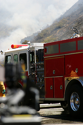 포토 JPG 해외이미지 주간 산 사람없음 야외 소프트포커스 소방 소방차 산불 화재진압 해외포토 자연요소 자동차 촬영기법 화재 진압 파일형식 이미지허브