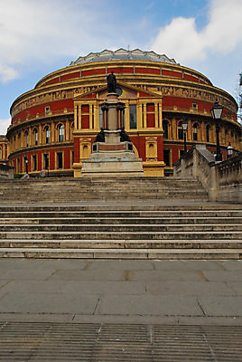 포토 JPG 해외이미지 하늘 사람없음 건물 조각상 계단 봄 런던 단계 콘크리트 해외포토 건축물 계절 영국 조형물 파일형식 이미지허브