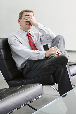 포토 JPG 해외이미지 생각 의자 비즈니스 넥타이 스트레스 피곤 한명 앉기 정장 건물 사무실 슬픔 비즈니스맨 좌절 고민 파산 배려 우울증 해외포토 1 건축물 잡화 옷 남자 감정 가구 컨셉 모션 사람 금융 직장인 질병 파일형식 이미지허브