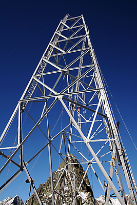 포토 JPG 해외이미지 실루엣 산업 선 하늘 산 사람없음 야외 파란색 탑 금속 맑음 힘 에너지 전선 업무 위험 고도 서비스 전염 철사 볼트 뼈대 봉 긴장 평행 분배 전압 철강 현재 배선 해외포토 건축물 감정 컬러 컨셉 재질 날씨 촬영기법 한자 공구 작업 질병 감염 파일형식 이미지허브