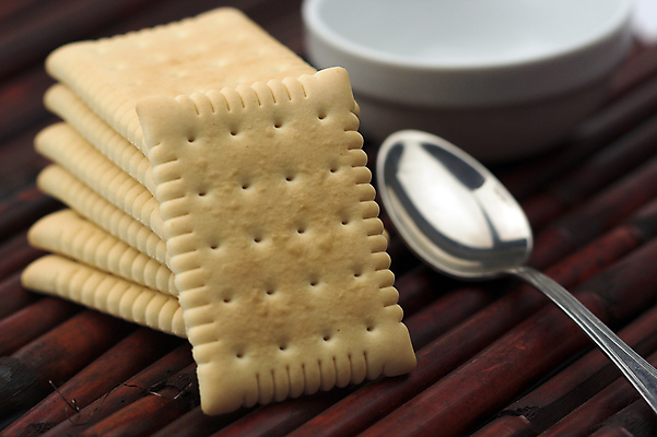 포토 JPG 해외이미지 실내 사람없음 쌓기 크래커 숟가락 나무배경 해외포토 백그라운드 모션 수저 내부 쿠키 파일형식 이미지허브