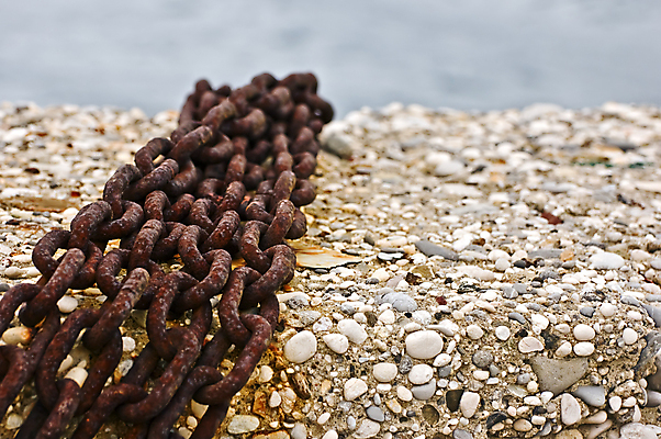 포토 JPG 해외이미지 벽 바다 사람없음 금속 항구 4 쇠사슬 철 부식 방파제 시멘트 교차 나루 옛날 콘크리트 해외포토 공공시설 교통시설 재질 숫자 파일형식 이미지허브