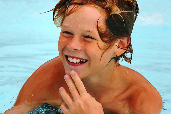 포토 JPG 해외이미지 라이프스타일 손 남자 행복 얼굴 어린이 스포츠 장난 손가락 청소년 휴가 휴식 건강 한명 미소 웃음 사람 소년 물 여름 파란색 청춘 수영 기쁨 젖음 흐름 물방울 표현 뜨거움 시원함 피부 상쾌 휴양지 주근깨 해외포토 자연요소 1 계절 감정 컬러 컨셉 표정 생활 신체부위 장소 수상스포츠 점 파일형식 이미지허브