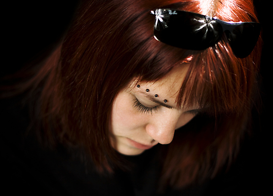 포토 JPG 해외이미지 스튜디오촬영 생각 스트레스 한명 10대 슬픔 좌절 무서움 공포 문제 긴장 피어싱 흉터 해외포토 1 감정 컨셉 장신구 청소년 실내 사람 상처 파일형식 이미지허브