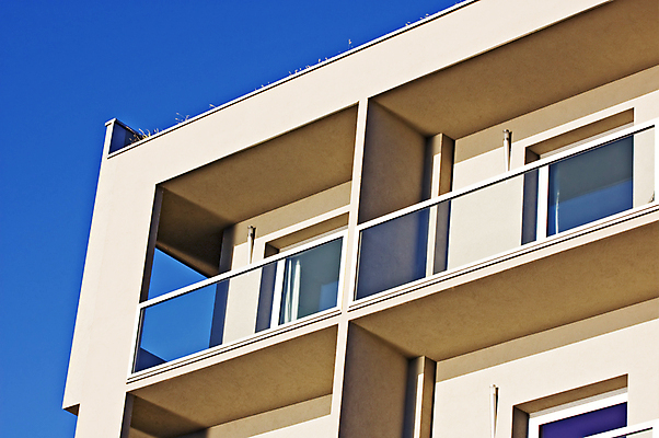 포토 JPG 해외이미지 디자인 선 벽 건축양식 창문 유리 하늘 호텔 주택 사람없음 건물 파란색 맑음 방 발코니 정사각형 분열 기하학 해외포토 도형 건축물 건축 컬러 무늬 재질 숙소 날씨 파일형식 이미지허브