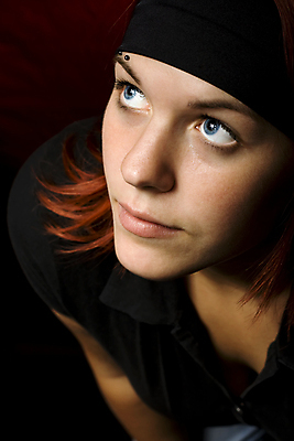 포토 JPG 해외이미지 모델 응시 여자 행복 얼굴 생각 한명 10대 빨간색 청춘 뷰티 희망 힘 흰색 표현 악단 기다림 피부 긍정 빨간머리 스트랩 힘찬 스타일 해외포토 1 헤어스타일 시선 감정 음악 컬러 컨셉 모션 청소년 사람 신체부위 파일형식 이미지허브