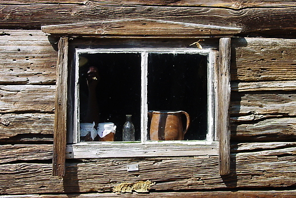 포토 JPG 해외이미지 응시 벽 창문 주택 프레임 사람없음 목재 냄비 시골집 시력 옛날 해외포토 나무 시선 재료 건물 솥 파일형식 이미지허브