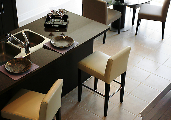 포토 JPG 해외이미지 접시 디자인 음식 가구 의자 주택 안테나 사람없음 내부 주방 식당 검은색 식사 저녁식사 흰색 바 계획 정상 매끈함 가죽 계산대 싱크대 문학 리빙 해외포토 식기 컬러 생활용품 컨셉 통신 건물 상점 감각 개수대 파일형식 이미지허브