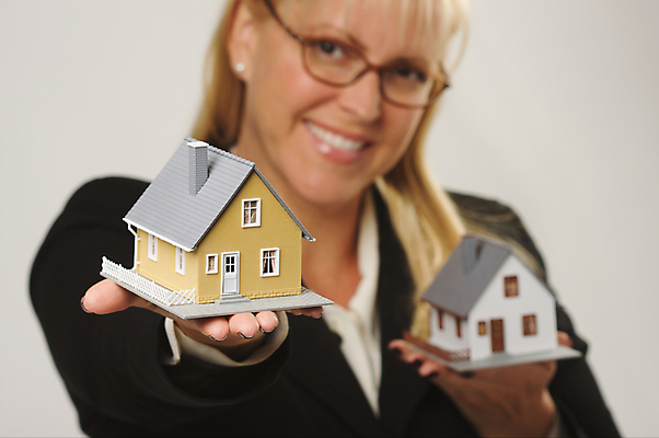 포토 JPG 해외이미지 여자 부동산 실내 한명 상반신 성인 앞모습 흰배경 건축모형 성인여자한명만 해외포토 1 뷰포인트 백그라운드 사람 내부 모형 흰색 재산 여자한명만 성인여자만 파일형식 이미지허브
