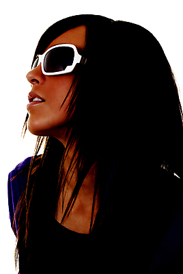 포토 JPG 해외이미지 스튜디오촬영 백인 긴머리 여자 청소년 갈색머리 한명 사람 20대 세로 컬러풀 선글라스 뷰티 머리카락 보라색 흰색 화려 우아함 미용실 여자한명만 카피스페이스 완전 해외포토 서양인 1 헤어스타일 안경 컬러 컨셉 실내 청년 머리 공백 뷰티샵 여자만 파일형식 이미지허브