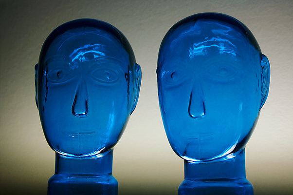 포토 JPG 해외이미지 디자인 행복 실루엣 조각 유리 기술 선물 미술 사람없음 장식 파란색 빛 장난감 조각상 숫자 기쁨 피규어 수확 화려 시장 폐기물 심볼 오브젝트 복고 기념품 부드러움 공상 블러 해외포토 문자 감정 컬러 컨셉 농업 재질 문화예술 촬영기법 조형물 미니어처 감각 쓰레기 파일형식 이미지허브