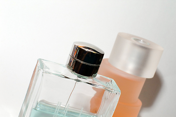 포토 JPG 해외이미지 모양 컨셉 유리 서기 사람없음 초록색 물 빛 뷰티 유행 화장품 낭만 흰색 신선 투명 화려 액체 향수 오브젝트 만족 냄새 부드러움 분무기 고립 스타일링 에센스 쾰른 특별함 스타일 해외포토 자연요소 감정 컬러 모션 재질 독일 감각 파일형식 이미지허브