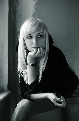 포토 JPG 해외이미지 직업 1 여자 비즈니스 대화 한명 사람 스마트폰 컴퓨터 갈색 슬픔 흰색 작업 도움 비즈니스우먼 기술자 치아 토론 전화기 고객 서비스 안내원 부름 비서 관리자 운영자 지원 헬프 해외포토 감정 컬러 컨셉 모션 말하기 전자제품 핸드폰 스마트기기 직장인 소화기관 파일형식 이미지허브