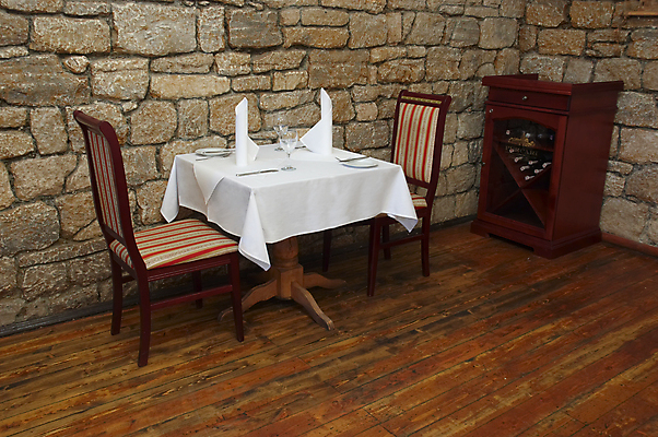 포토 JPG 해외이미지 라이프스타일 식기 접시 포크 와인잔 의자 데이트 유리 탁자 실내 앉기 사람없음 내부 목재 파티 식당 숟가락 식사 저녁식사 카페 식탁보 흰색 직물 조직 날짜 칼 우아함 은색 먹기 준비 냅킨 카페테리아 예약 점심식사 단절 해외포토 나무 컬러 가구 컨셉 술잔 재료 모션 재질 수저 이벤트 생활 상점 파일형식 이미지허브