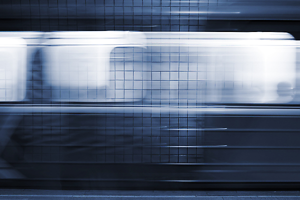 포토 JPG 해외이미지 실루엣 여행 비즈니스 교통시설 모션 실내 사람 사람없음 파란색 글로벌 여행객 걷기 짐 도시 그룹 전철 역 군중 도착 출발 역동적 대문 문학 승객 떠남 블러 해외포토 육상교통 컬러 교통 컨셉 대중교통 촬영기법 내부 문 시설 파일형식 이미지허브