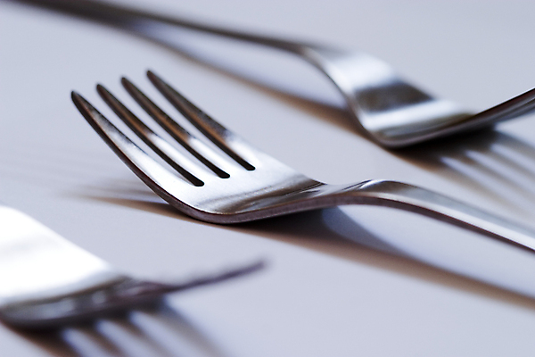 포토 JPG 해외이미지 포크 컨셉 탁자 사람없음 주방 식당 식사 공구 은색 잔치 일렬 점심식사 고립 철강 해외포토 식기 컬러 가구 상점 도구 파일형식 이미지허브