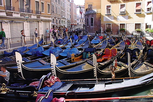 포토 JPG 해외이미지 휴식 사람없음 강 이탈리아 보트 주차 수로 운하 베네치아 채널 해외포토 유럽 컨셉 배_교통 파일형식 이미지허브