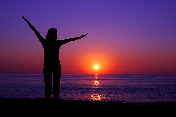 포토 JPG 해외이미지 구름 라이프스타일 계절 실루엣 모래 파도 바다 여행 포즈 백그라운드 자연 하늘 휴가 한명 사람 풍경 야외 빨간색 물 여름 컬러풀 햇빛 맑음 일몰 봄 활발 기쁨 에너지 수평선 해외포토 자연요소 1 감정 컬러 컨셉 날씨 촬영기법 생활 태양 노을 생태계 파일형식 이미지허브