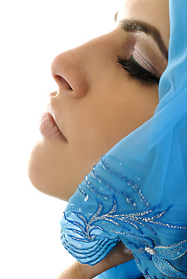 포토 JPG 해외이미지 모델 여자 전통문화 얼굴 한명 파란색 흰색 화려 고립 사리 파키스탄 카피스페이스 해외포토 1 전통 아시아 문화 컬러 컨셉 사람 신체부위 공백 파일형식 이미지허브