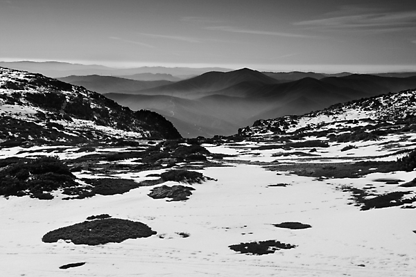 포토 JPG 해외이미지 계절 도로 여행 겨울 자연 하늘 스키 산 주택 풍경 경사 사람없음 파란색 울타리 얼음 하이킹 추위 흰색 신선 가루 언덕 암초 웅장함 절정 해외포토 자연요소 길 컬러 교통시설 레저 겨울스포츠 건물 담장 생태계 파일형식 이미지허브