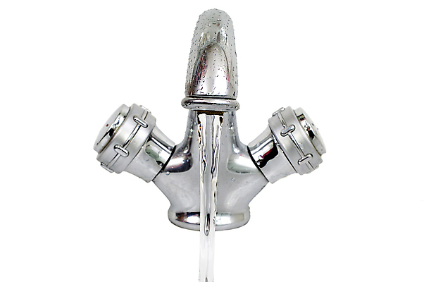 포토 JPG 해외이미지 음료 벽 가정 주택 사람없음 물 빛 달리기 반사 환경 금속 목욕 젖음 흐름 추위 욕실 흰색 물방울 신선 오픈 뜨거움 개울 위생 싱크대 수도꼭지 파이프 시스템 튜브 대야 낭비 배관공 해외포토 자연요소 컬러 컨셉 모션 재질 건물 강 청결 개수대 파일형식 이미지허브