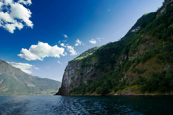 포토 JPG 해외이미지 구름 유럽 호수 바다 여행 자연 하늘 산 파노라마 노르웨이 풍경 사람없음 야외 물 파란색 강 뷰티 여행객 힘 신용카드 큼 북쪽 타운 서쪽 스칸디나비아 웅장함 전국 채널 해외포토 자연요소 나라 컬러 촬영기법 사람 금융 도시 크기 방향 생태계 파일형식 이미지허브
