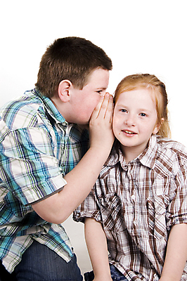 포토 JPG 해외이미지 어린이 가족 함께함 미소 웃음 사람 소년 두명 청춘 신비 비밀 귓속말 귀 주근깨 언니 남동생 해외포토 남자 컨셉 관계 표정 신체부위 점 자매 동생 파일형식 이미지허브