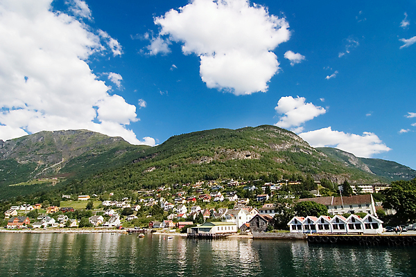 포토 JPG 해외이미지 구름 외관 유럽 호수 바다 건축양식 자연 하늘 산 주택 노르웨이 풍경 사람없음 야외 건물 물 강 뷰티 여행객 마을 힘 도시 신용카드 떨어짐 작음 큼 묘사 운하 북쪽 타운 서쪽 스칸디나비아 채널 해외포토 자연요소 건축물 건축 나라 컨셉 사람 금융 크기 방향 생태계 파일형식 이미지허브