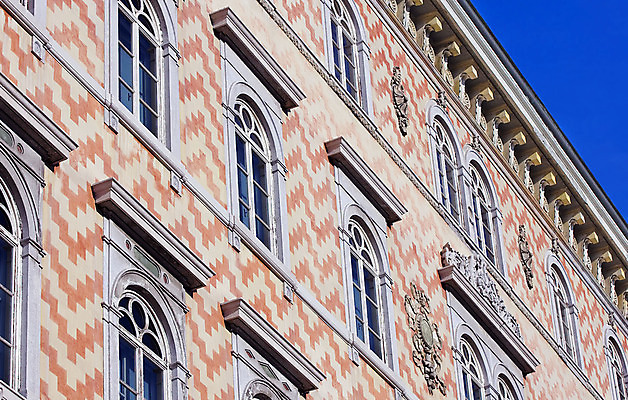 포토 JPG 해외이미지 외관 벽 건축양식 창문 하늘 바닥 아파트 사람없음 건물 장식 파란색 맑음 도시 그리기 역사 석고 해외포토 건축물 건축 컬러 모션 날씨 주택 파일형식 이미지허브