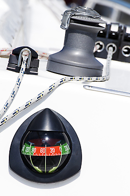 포토 JPG 해외이미지 밧줄 스포츠 바다 요트 항해 사람없음 물 항구 장비 기구 보트 나침반 강의 갑판 방향 함선 명령 레가타 루트 해외포토 자연요소 줄 배_교통 교통시설 파일형식 이미지허브