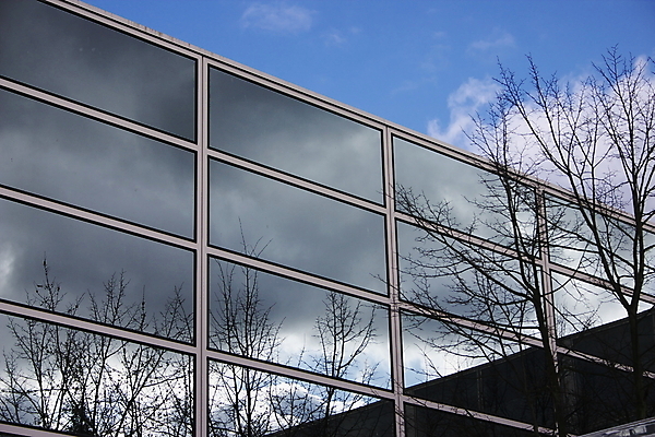 포토 JPG 해외이미지 나무 구름 건축양식 하늘 사람없음 건물 파란색 반사 거울 해외포토 자연요소 식물 건축물 건축 컬러 파일형식 이미지허브